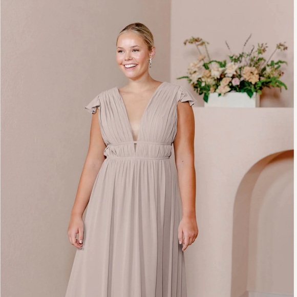 Bridesmaid dress- PERFECT CONDITION 😊 - Picture 1 of 4